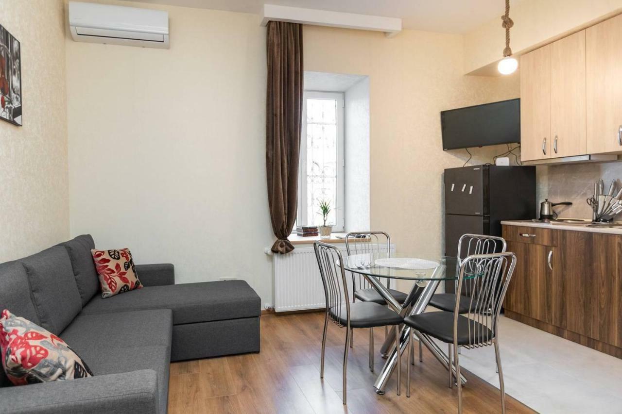 Wehost Stylish Apartment In Old Tbilisi Eksteriør bilde